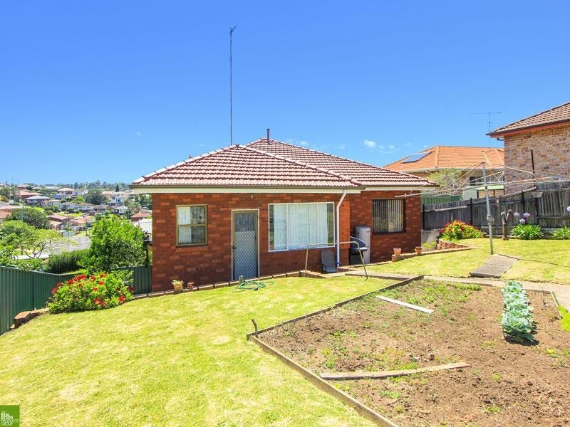 94 Barina Avenue, Lake Heights NSW 2502