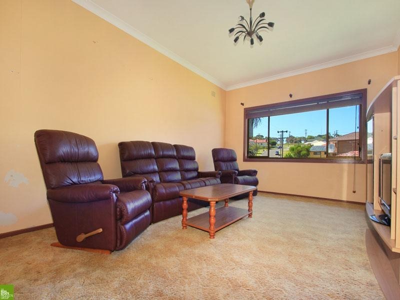 2 Tobruk Avenue, Port Kembla NSW 2505
