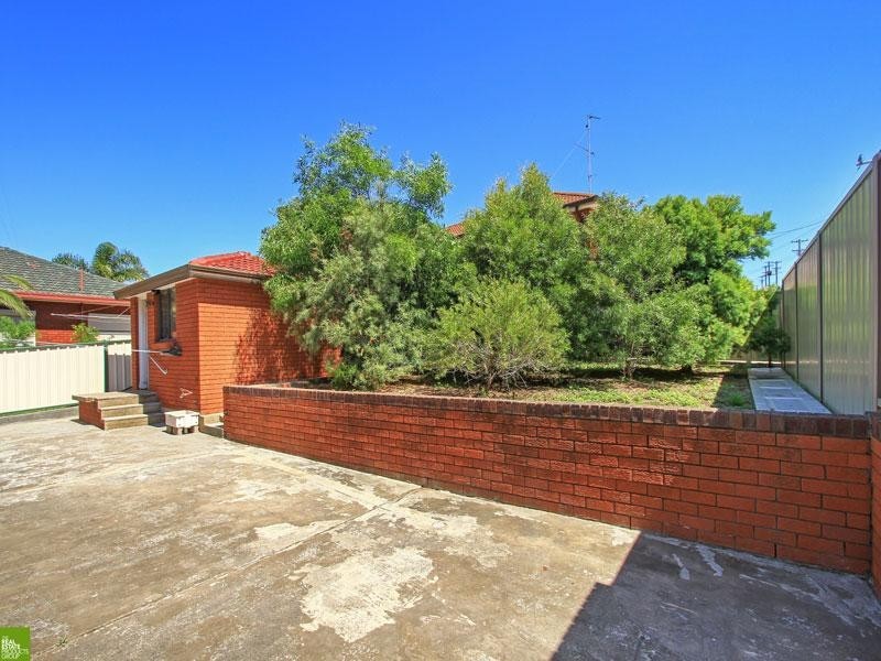 2 Tobruk Avenue, Port Kembla NSW 2505