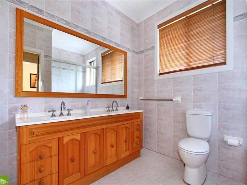 34 Cochrane Street, West Wollongong NSW 2500