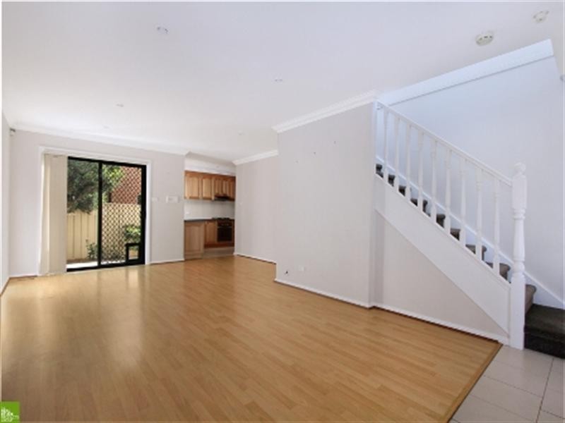 5/8 Mackie Street, Coniston NSW 2500