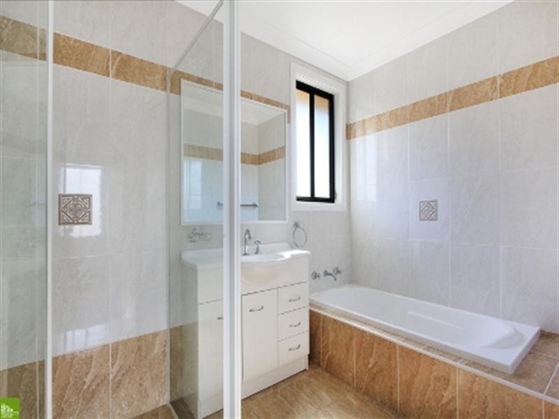 5/8 Mackie Street, Coniston NSW 2500