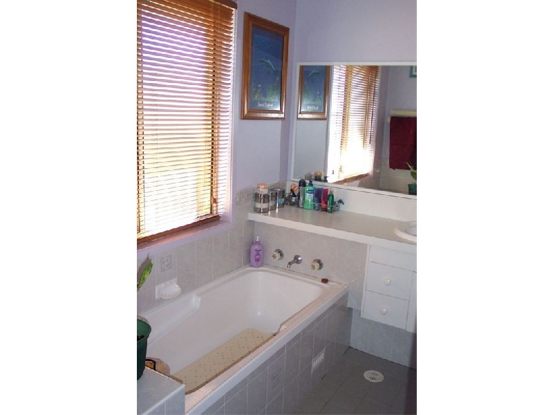 15 Yeldah Drive, Horsley NSW 2530