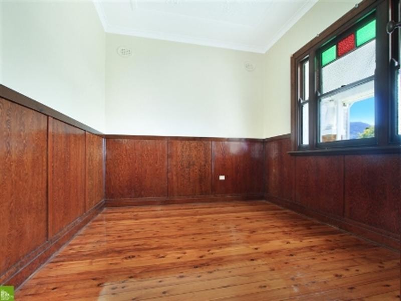 6 Woodlawn Avenue, Mangerton NSW 2500