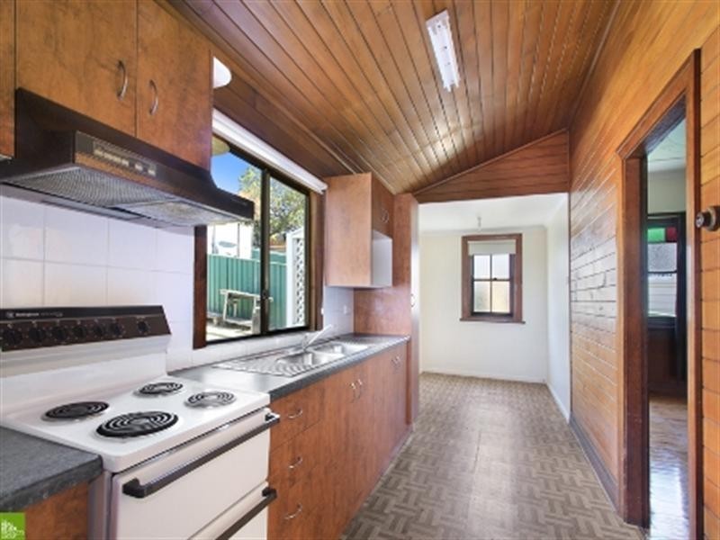 6 Woodlawn Avenue, Mangerton NSW 2500