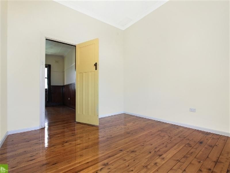 6 Woodlawn Avenue, Mangerton NSW 2500