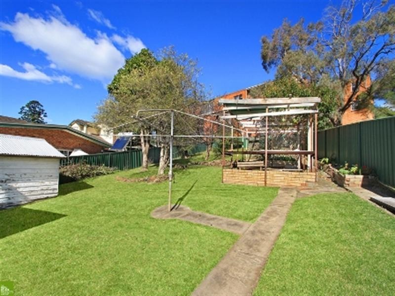 6 Woodlawn Avenue, Mangerton NSW 2500