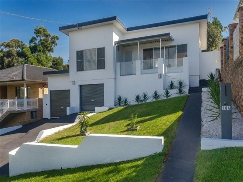 104 Blackman Parade, Unanderra NSW 2526