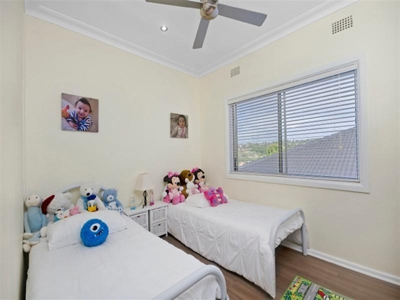 104 Blackman Parade, Unanderra NSW 2526