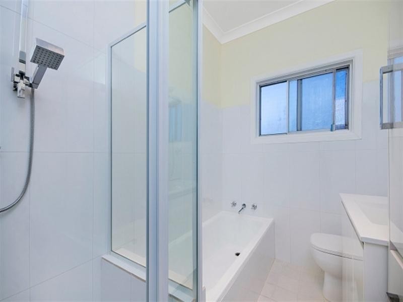 104 Blackman Parade, Unanderra NSW 2526
