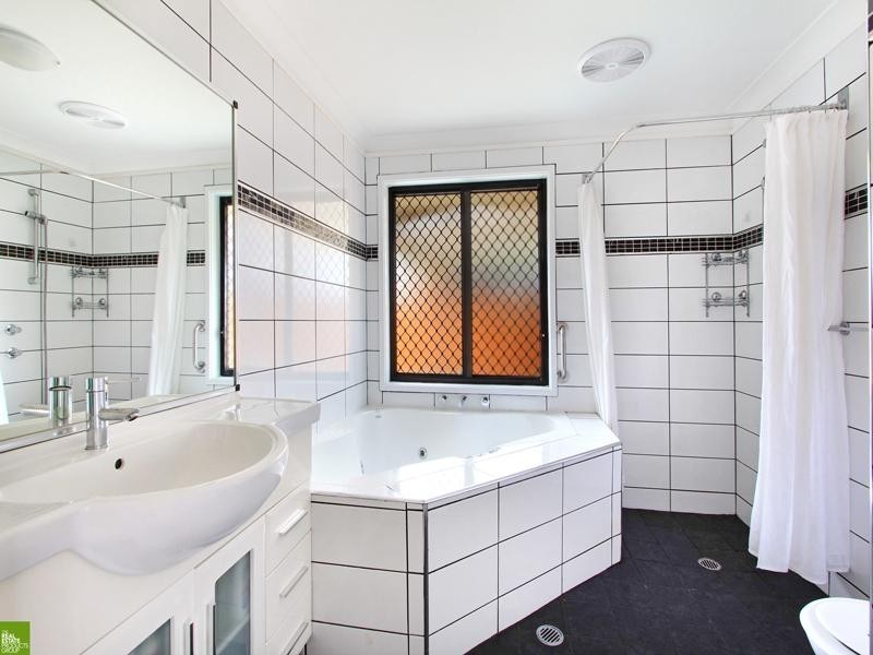 11 Windermere Avenue, Albion Park NSW 2527
