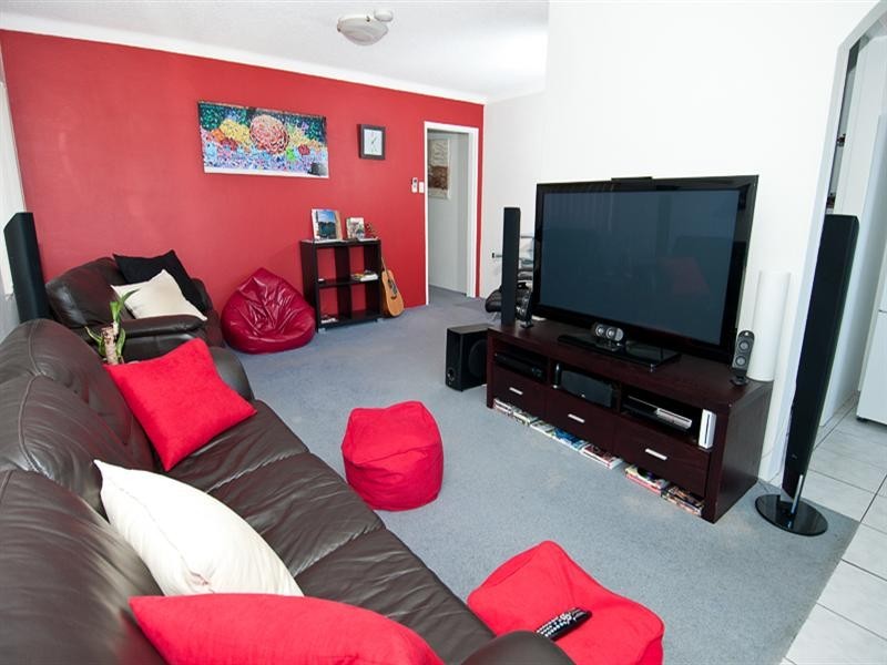 1/8 Myrtle Street, Coniston NSW 2500