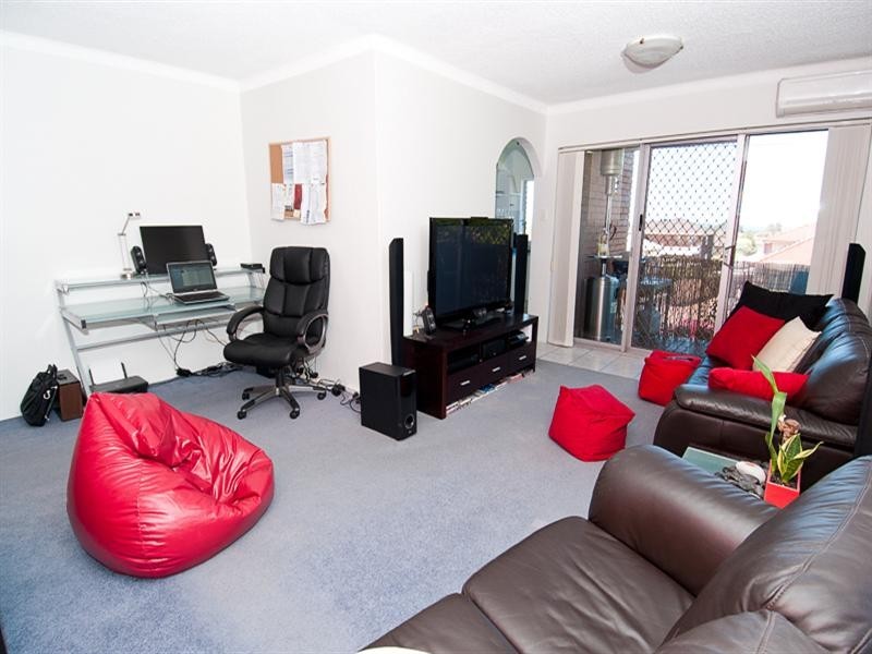 1/8 Myrtle Street, Coniston NSW 2500