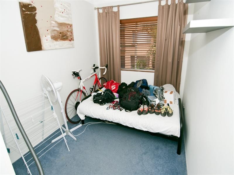 1/8 Myrtle Street, Coniston NSW 2500