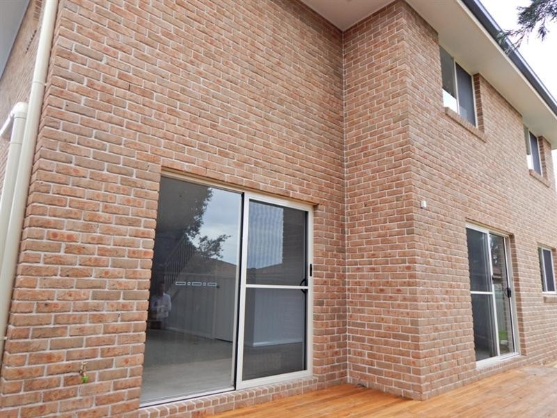 17 Hughes Drive, Albion Park NSW 2527