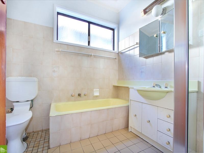 23 Pooraka Avenue, West Wollongong NSW 2500