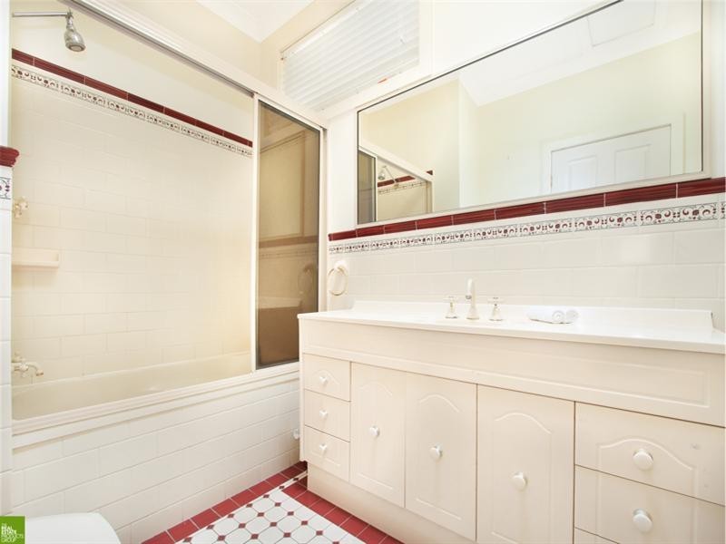 52 Risley Road, Figtree NSW 2525