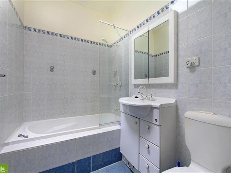 4 Kirrang Avenue, Mangerton NSW 2500