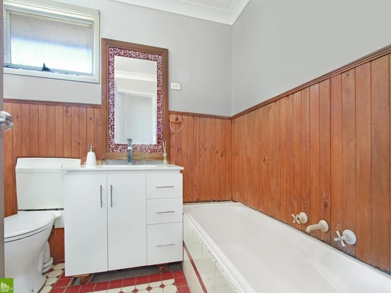 4 Melinda Grove, Lake Heights NSW 2502