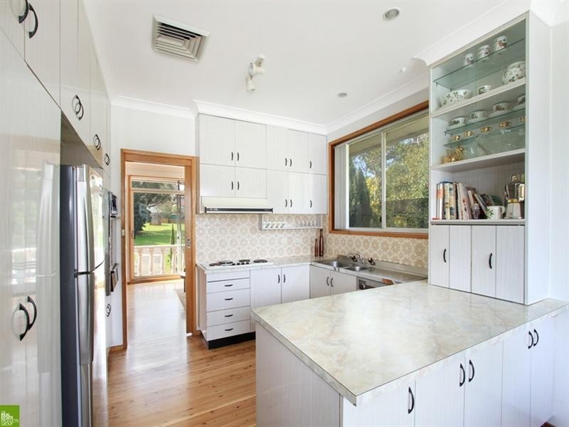 29 Grandview Parade, Lake Heights NSW 2502