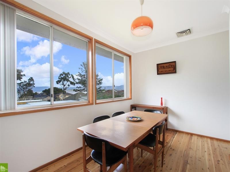 29 Grandview Parade, Lake Heights NSW 2502