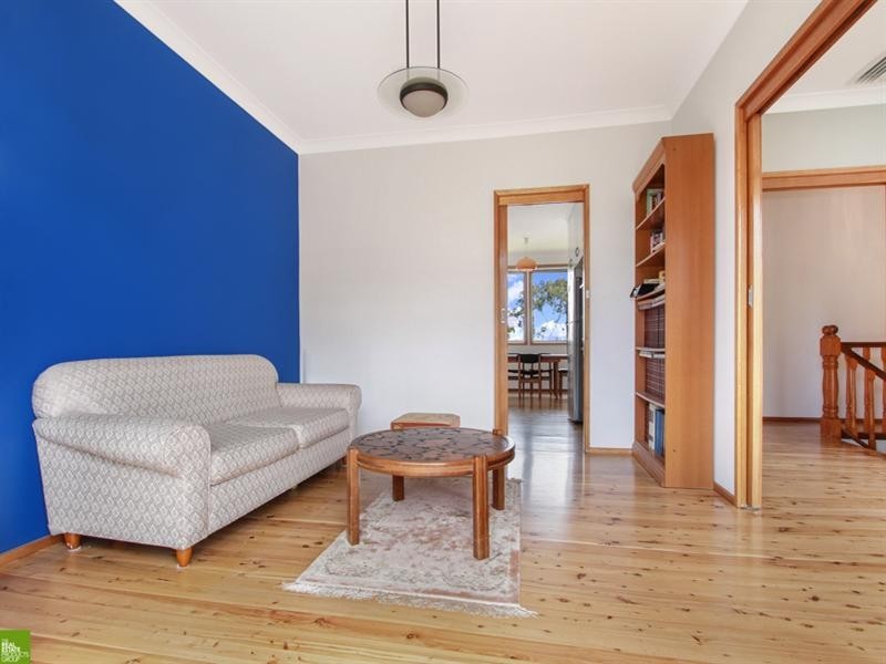 29 Grandview Parade, Lake Heights NSW 2502