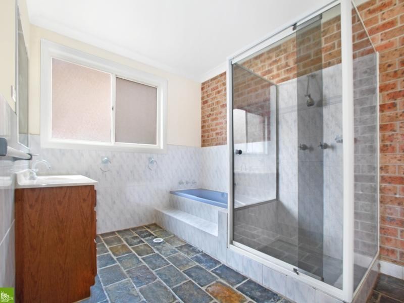 22 Plumwood Cresent, Cordeaux Heights NSW 2526