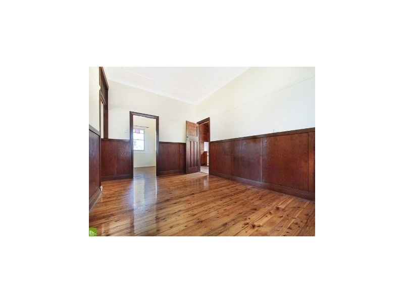 6 Woodlawn Avenue, Mangerton NSW 2500