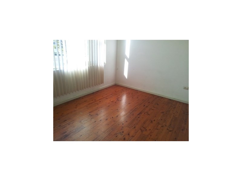 1/8 London Drive, West Wollongong NSW 2500