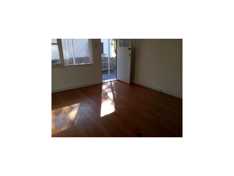 1/8 London Drive, West Wollongong NSW 2500