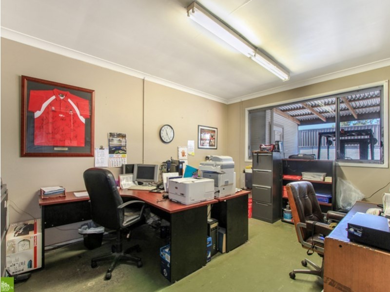 221 Berkeley Road, Unanderra NSW 2526