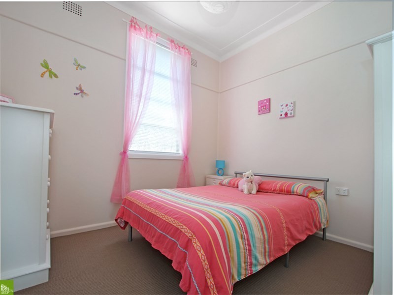 12 Cullen Street, Unanderra NSW 2526