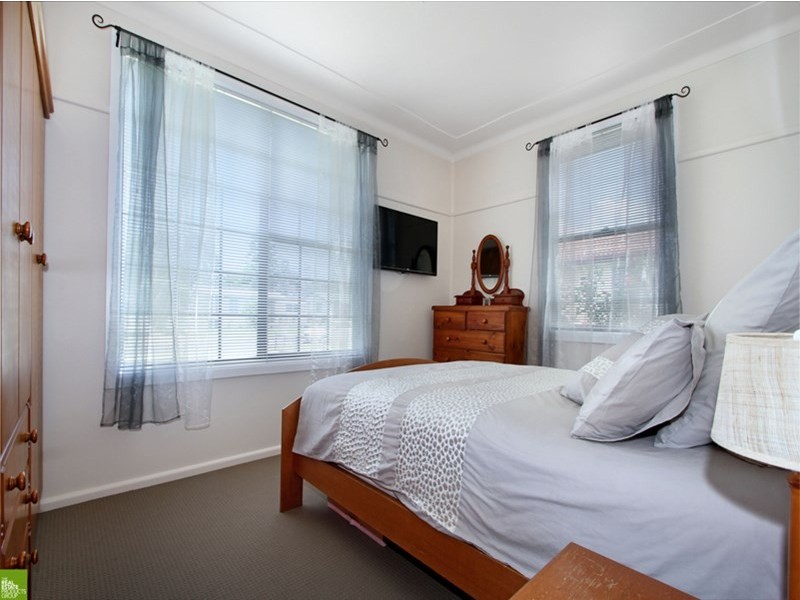 12 Cullen Street, Unanderra NSW 2526