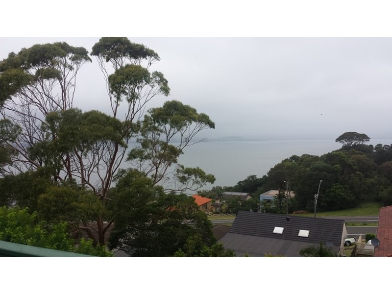 35 Hassan Street, Lake Heights NSW 2502