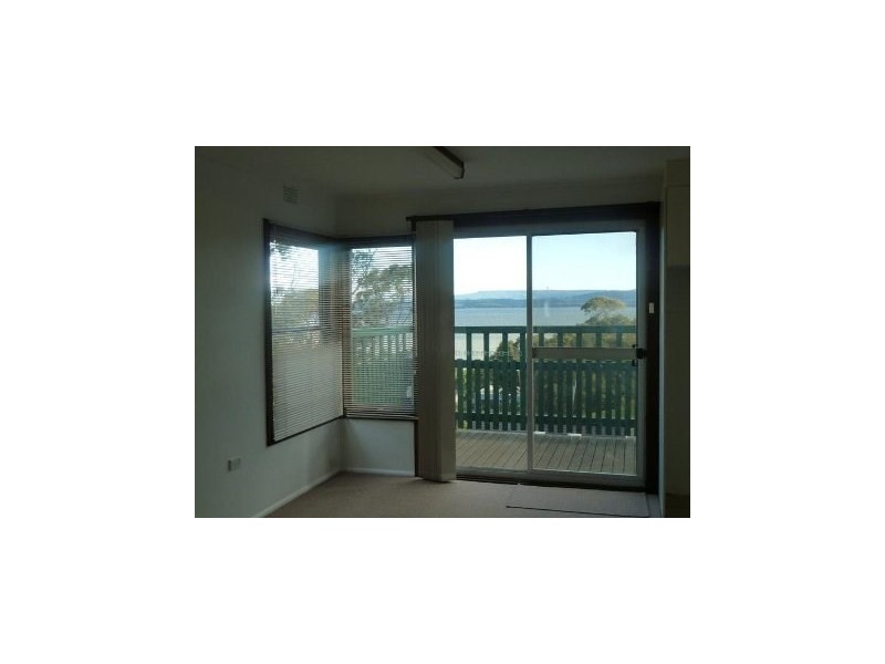 35 Hassan Street, Lake Heights NSW 2502