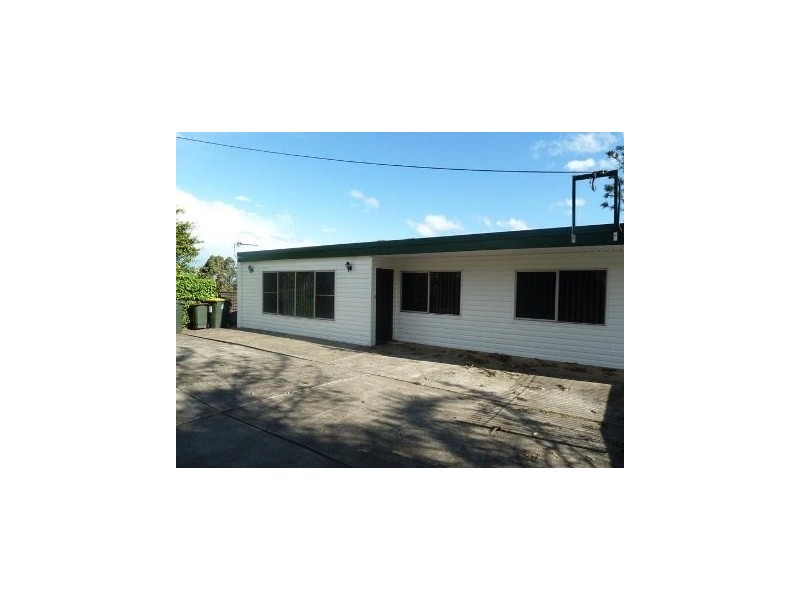 35 Hassan Street, Lake Heights NSW 2502