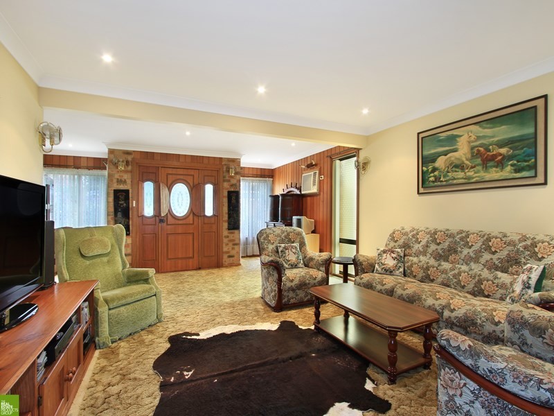 61 Ranchby Avenue, Lake Heights NSW 2502