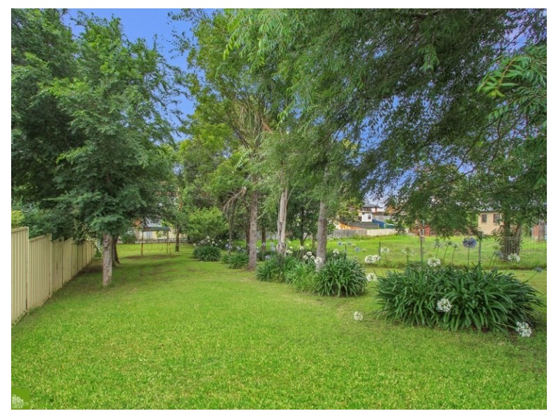 61 Ranchby Avenue, Lake Heights NSW 2502