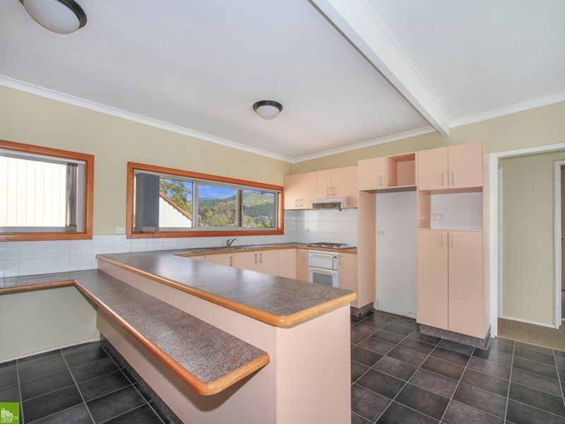 2 Coreen Avenue, West Wollongong NSW 2500