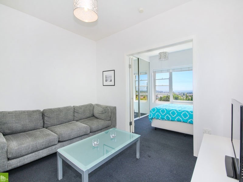 2/58 McKenzie Avenue, Wollongong NSW 2500