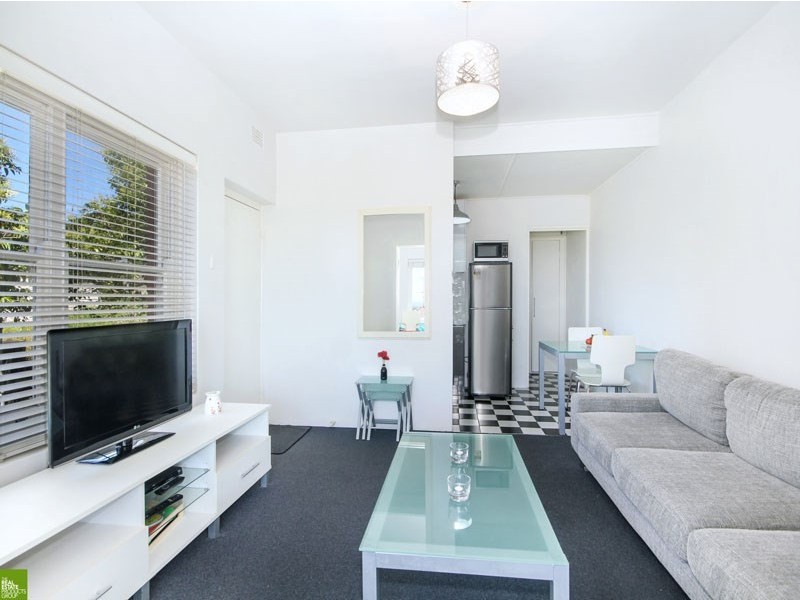 2/58 McKenzie Avenue, Wollongong NSW 2500