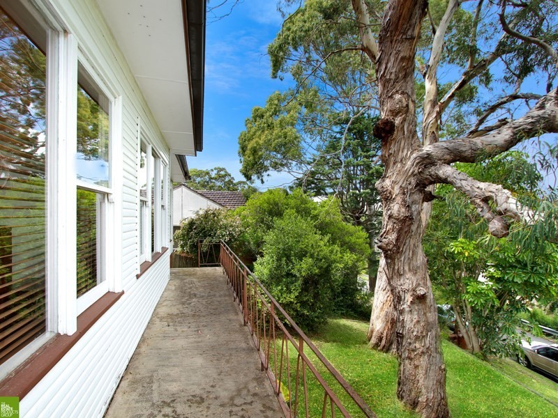 27 Euroka Street, West Wollongong NSW 2500