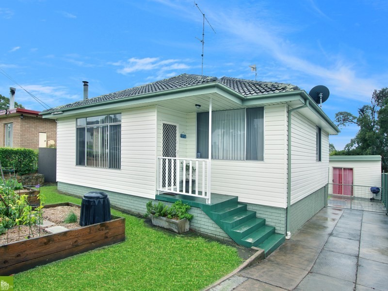 4 Robyn Road, Albion Park Rail NSW 2527