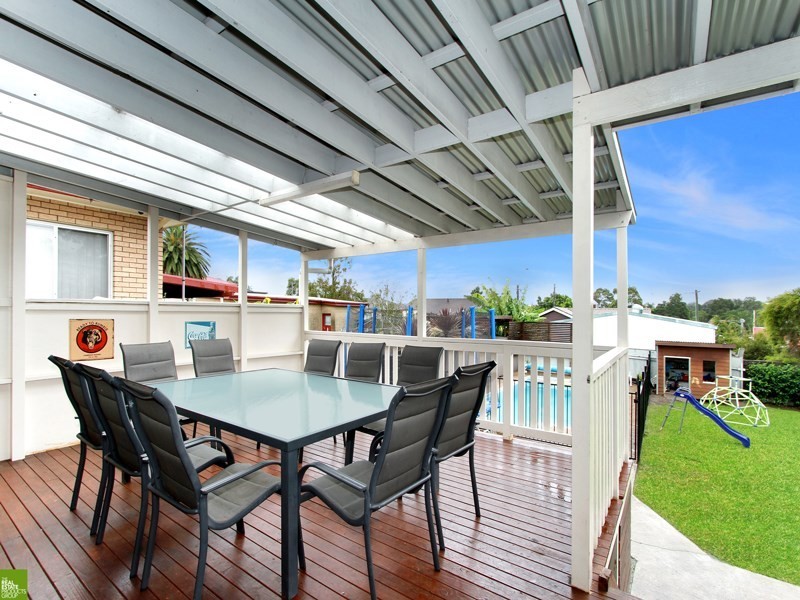 4 Robyn Road, Albion Park Rail NSW 2527