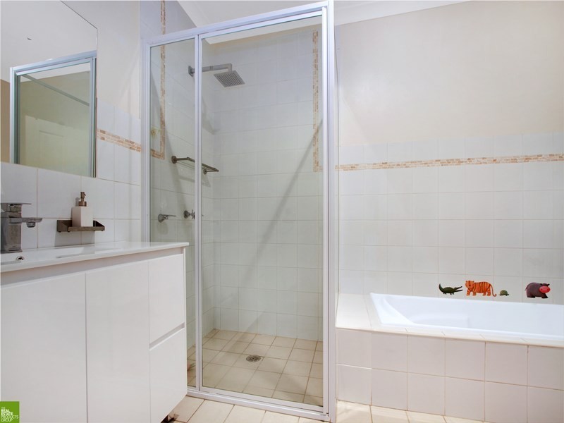 4 Robyn Road, Albion Park Rail NSW 2527