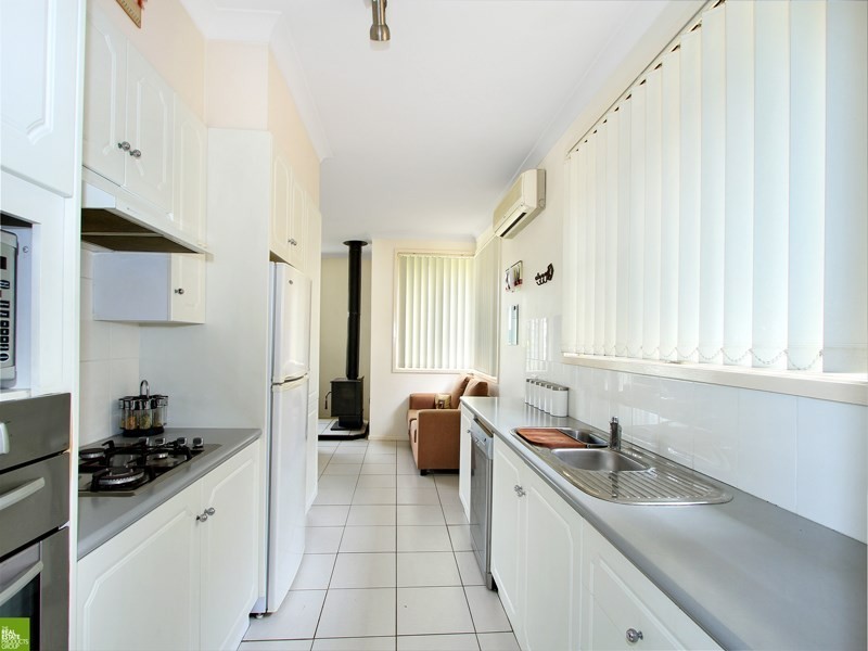 4 Robyn Road, Albion Park Rail NSW 2527