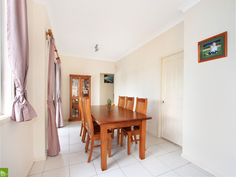 4 Robyn Road, Albion Park Rail NSW 2527