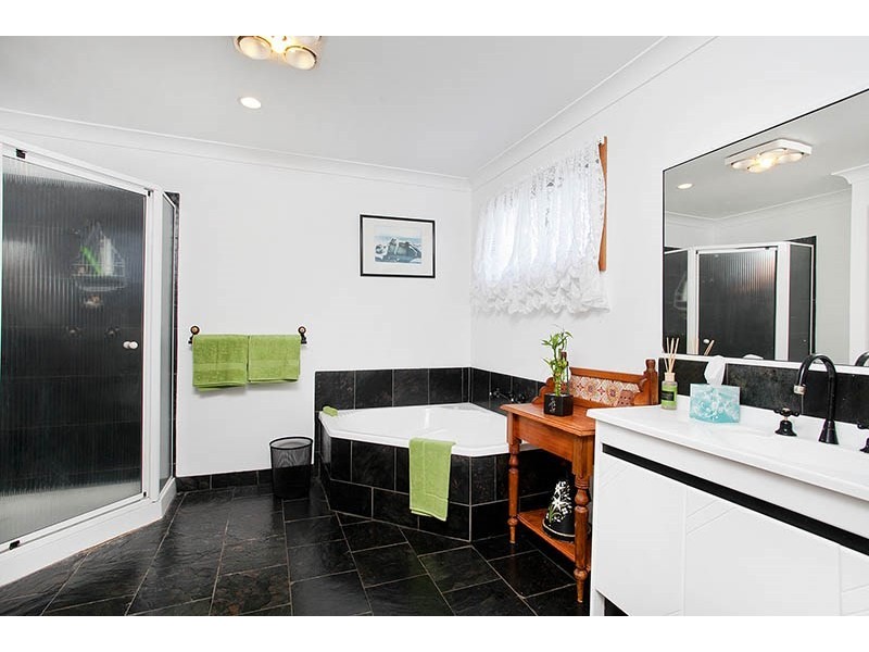 18 Jalna Avenue, Figtree NSW 2525