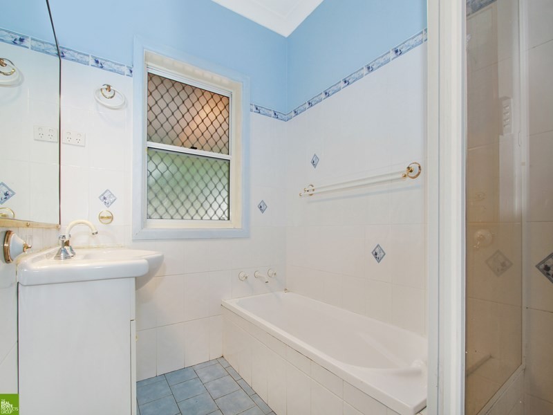 16 Nioka Avenue, Keiraville NSW 2500