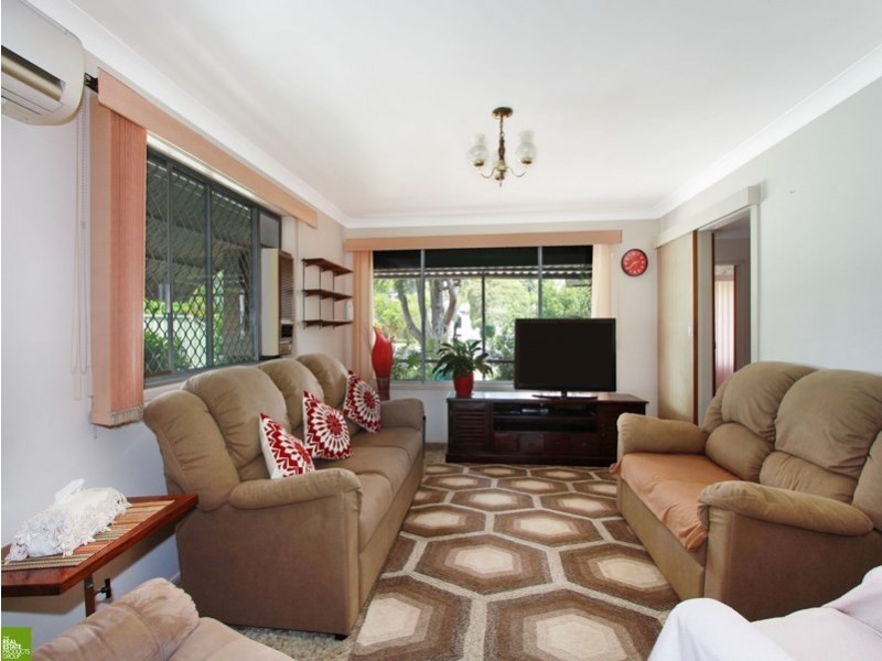 52 Deakin Street, Oak Flats NSW 2529